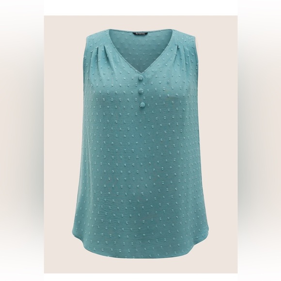 BloomChic Plus Size Jacquard Pleated Button Detail Tank Top - Picture 4 of 7